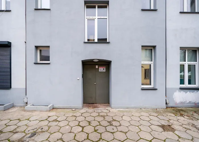 Plac Niepodleglosci Comfort 公寓